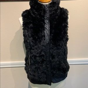 Forever 21, Black Faux fur zip up Vest | Size M |